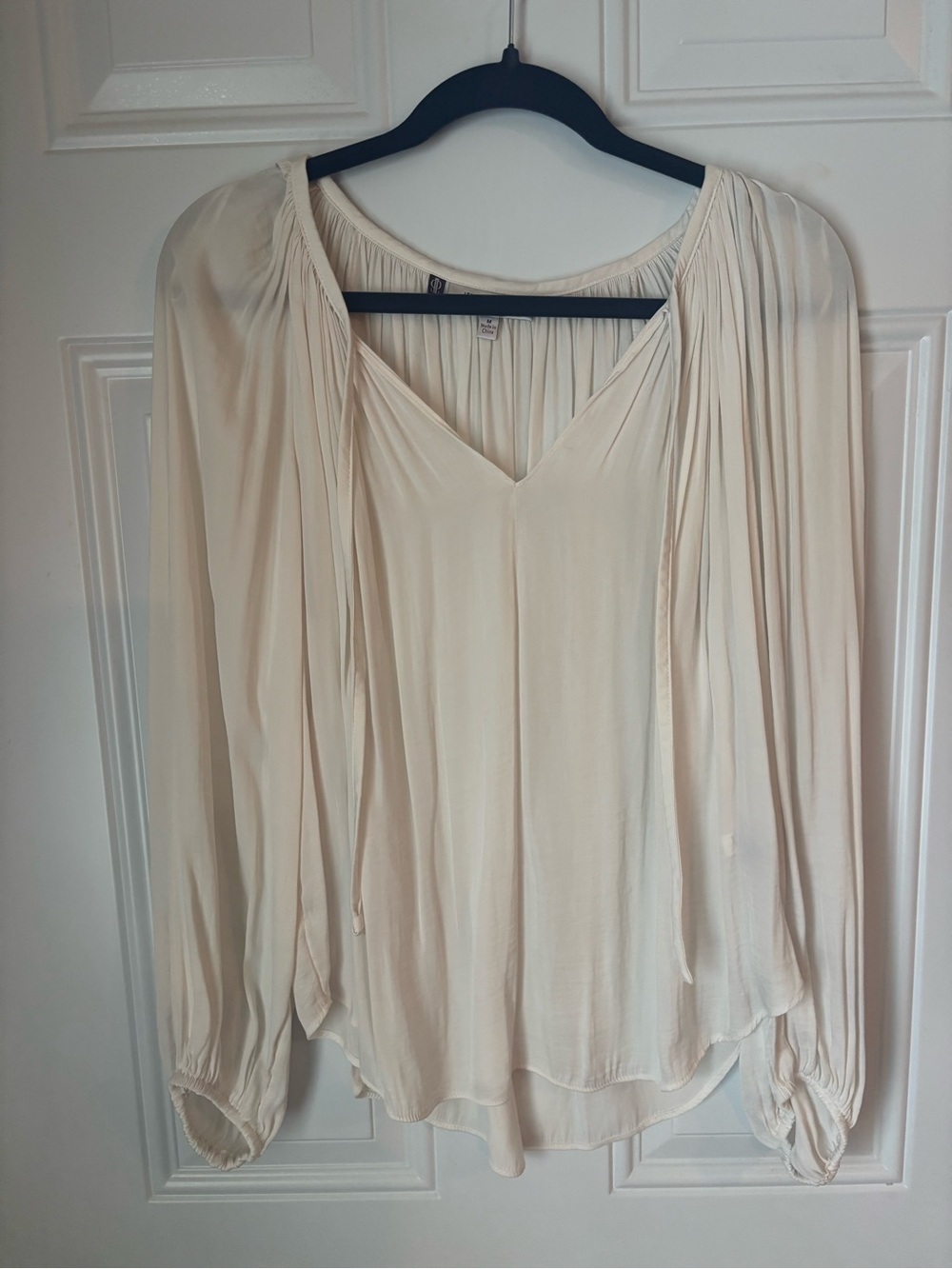 Jennifer Lopez Ivory V-Neck Gathered Long Sleeve Blouse